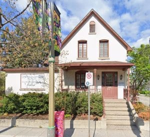 Une photo de la propriété commerciale du 77 Laurier.
